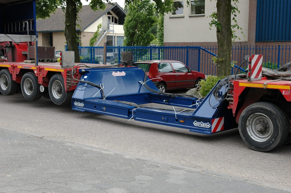 1998-Self-unloading-lowbed-for-Vestas-Turbine