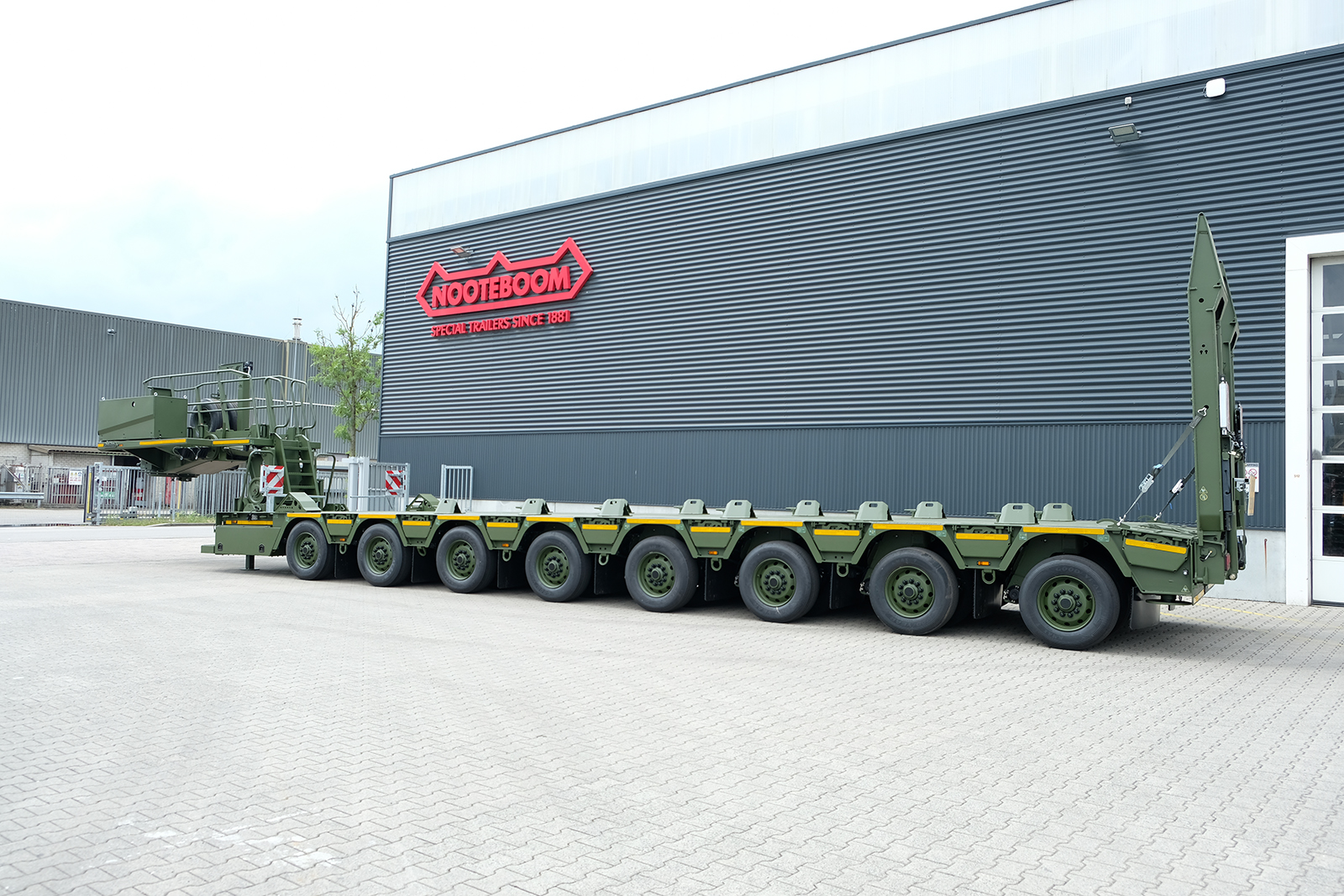 Nooteboom y Rheinmetall presentan como adelanto el vehículo militar de 8 ejes en EUROSATORY