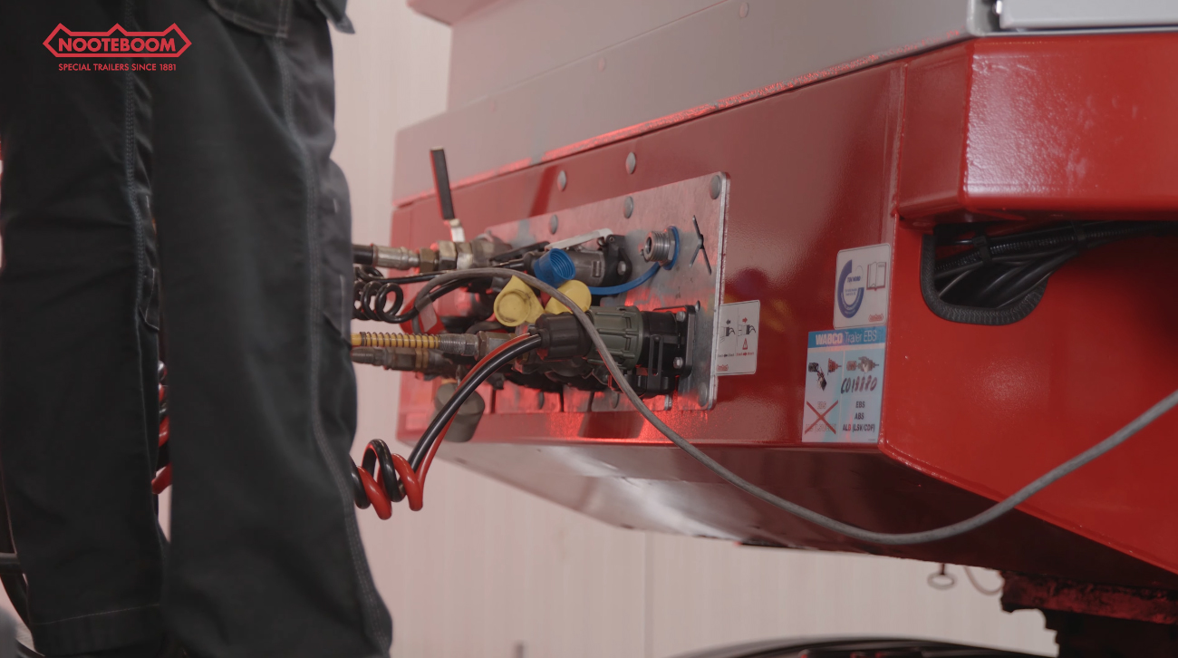 5---Using-a-PTO-or-external-power-pack-of-a-MPL-Manoovr-semi-low-loader-