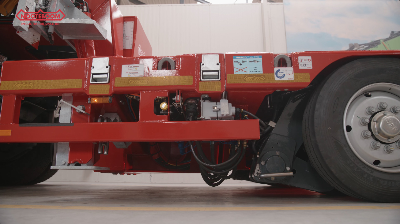 7---Operating-the-lift-axle-of-a-MPL-Manoovr-semi-low-loader-