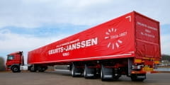 Teletrailer con sistema de lona corredera