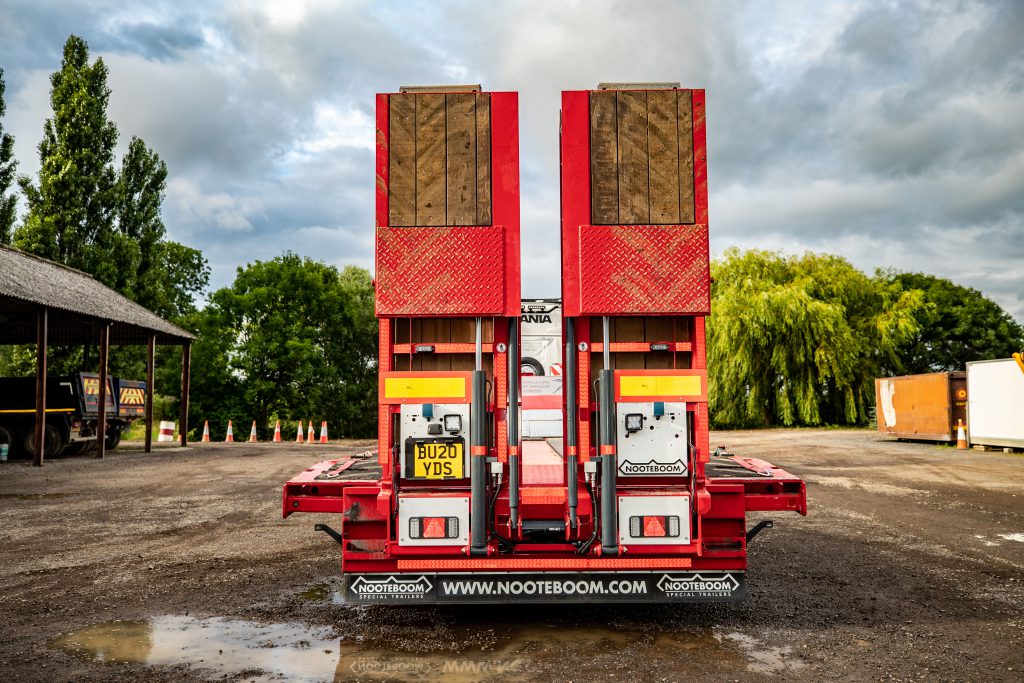 Nooteboom semi low-loader with hydraulic widening